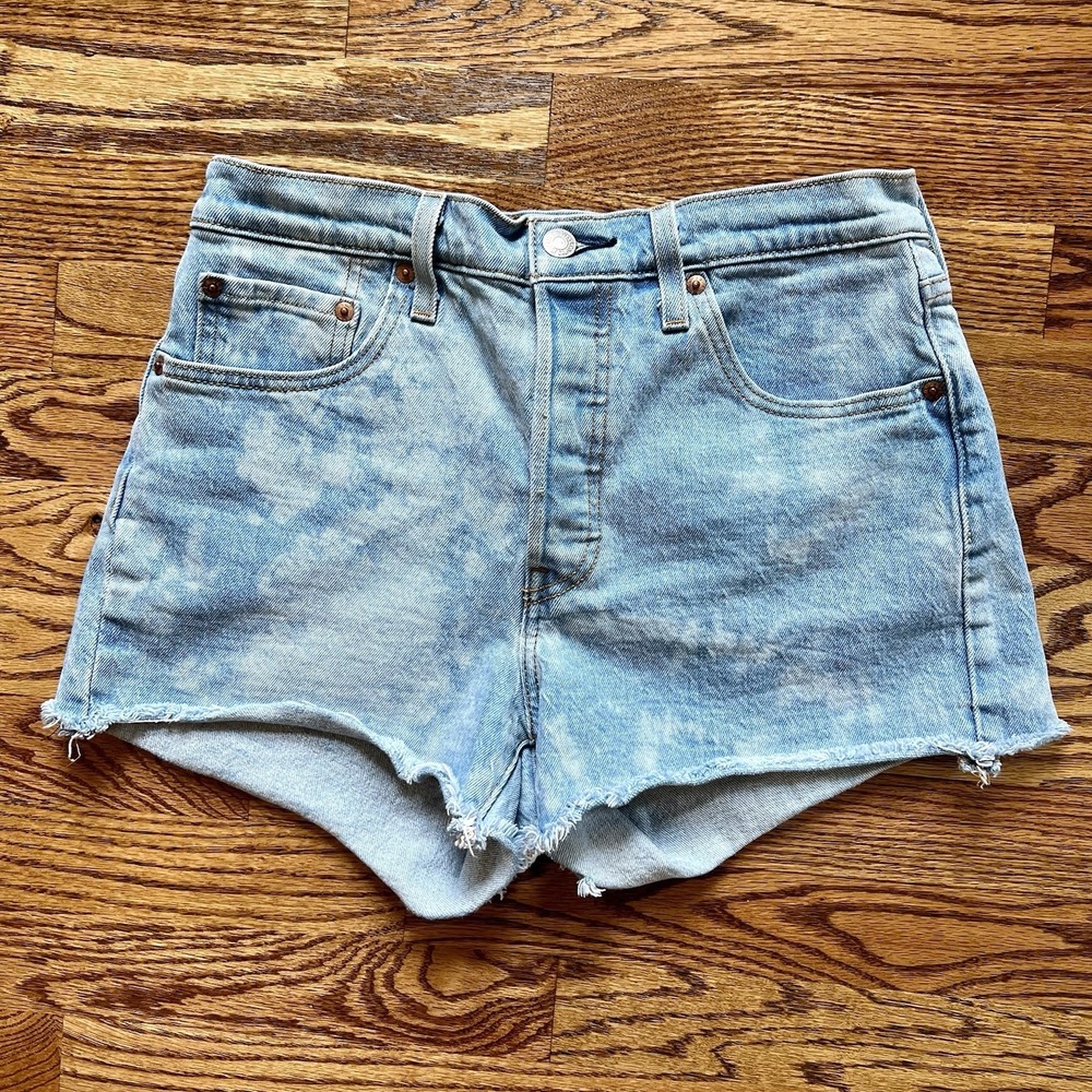 Levi's 501 Shorts Womens Blue High Rise Acid Wash Denim Cutoff Button Fly Sz 28 - Picture 1 of 9